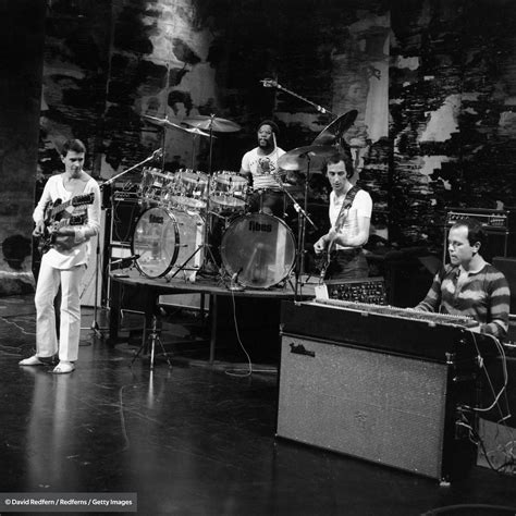 The Mahavishnu Orchestra – zespół jazzrockowy założony w 1971 roku przez gitarzystę i kompozytora Johna McLaughlina. Istniał do 1976 r. Reaktywowany w latach 1984–1987. Początki. Korzenie zespołu sięgają muzycznej rewolucji końca lat '60 i fuzji jazzu z rockiem w wykonaniu jazzmanów. Założyciel ...